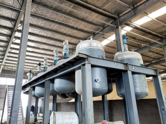 搪玻璃反應(yīng)罐的結(jié)構(gòu)與工作原理(圖1) 搪玻璃反應(yīng)罐